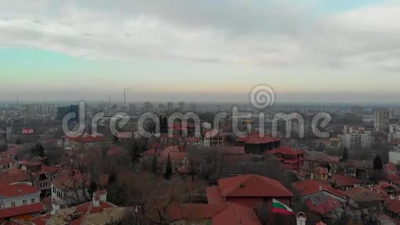 复兴普罗夫迪夫老城区令人惊叹的建筑鸟瞰图视频的预览图
