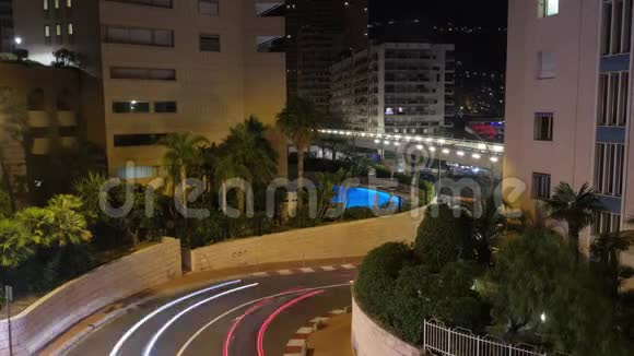 摩纳哥夜城蒙特卡洛镇汽车之路时间流逝视频的预览图