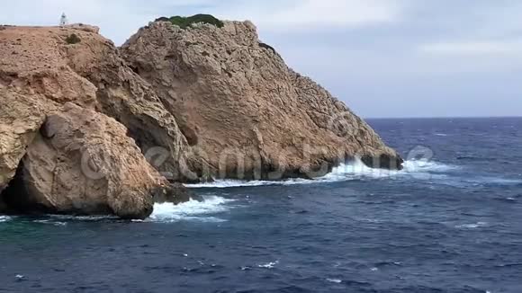 马洛卡海湾的岩石悬崖视频的预览图