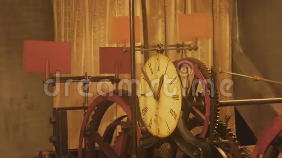 老式时钟机制视频的预览图
