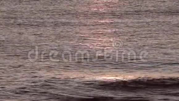 海洋反映了太阳轨道视频的预览图