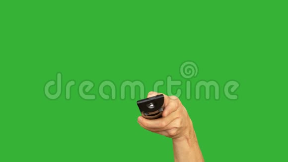 手采用电视遥控器上绿屏阿尔法通道按键绿色屏幕视频的预览图