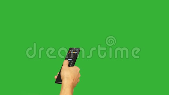 男手切换电视带遥控器上绿屏阿尔法通道按键绿色屏幕视频的预览图