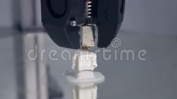 一个3D打印机喷嘴使机器人身体视频的预览图