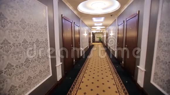 室内走廊酒店视频的预览图