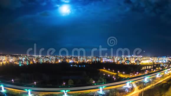 莫斯科火车和飞机的夜间交通视频的预览图