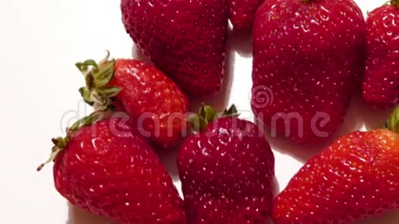 户外草莓质地视频的预览图