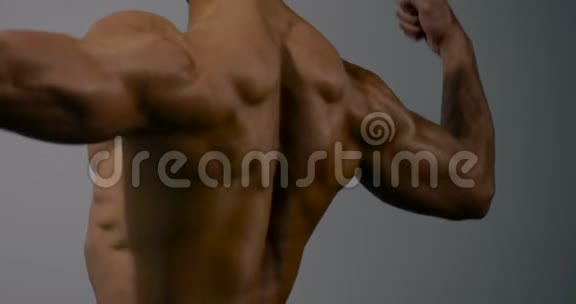 健身器背部肌肉弯曲2视频的预览图