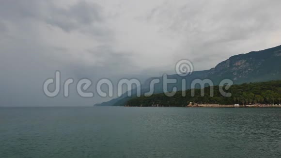 青坂海景11淡雨视频的预览图