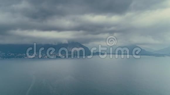 湖山意大利无人机飞行4kMaggioreComo湖山视频的预览图