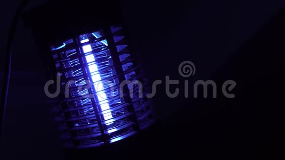 使用紫外线灯的电动灭蚊器视频的预览图