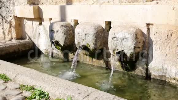 西班牙梅德兰达镇的喷泉视频的预览图