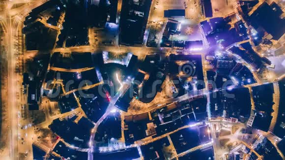 无人机之夜时光倒流里加城老掉牙的无人机飞行拉脱维亚河视频的预览图