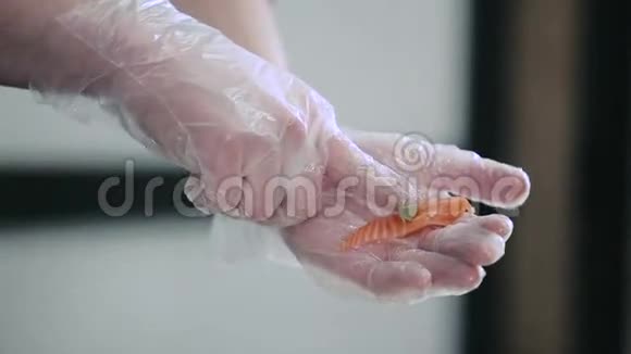用芥末做寿司视频的预览图