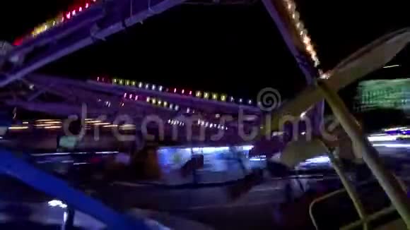 游乐园里的摩天轮视频的预览图