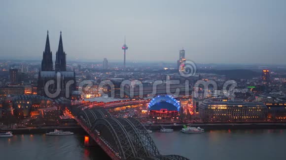 科隆城市桥和大教堂的夜景视频的预览图