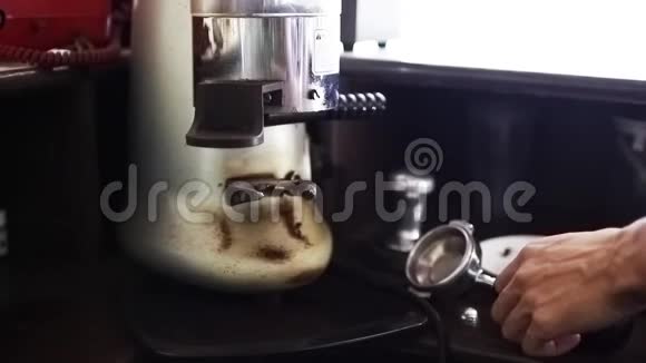咖啡研磨机在工作视频的预览图