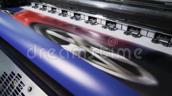 大型工业打印机打印显示图形材料视频的预览图