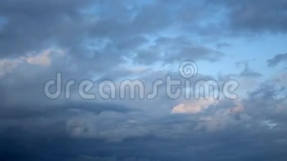 蓝色的乌云视频的预览图