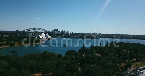 悉尼中心商业的空中景观环绕海港视频的预览图