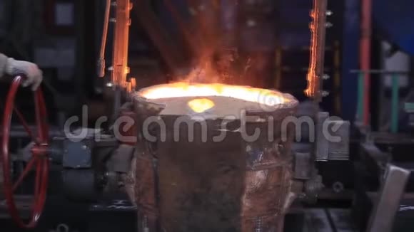 金属熔化钢包视频的预览图