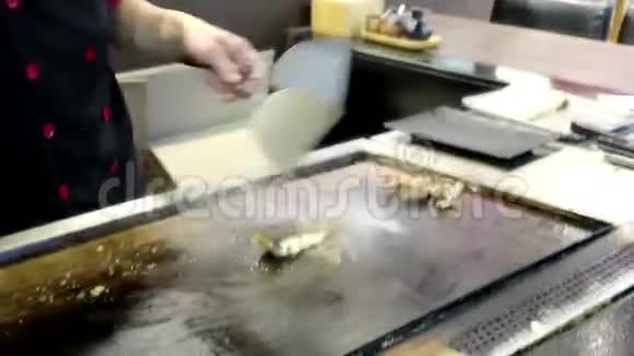 厨师正在做日式料理视频的预览图