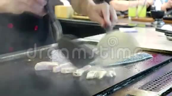 厨师正在做日式料理视频的预览图