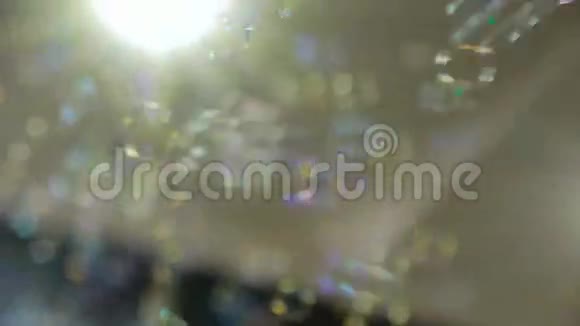 球泡泡五颜六色的快乐视频的预览图