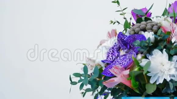 五颜六色的花束散发着美妙的幸福芬芳视频的预览图