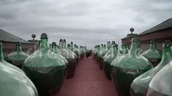 一大瓶葡萄酒视频的预览图