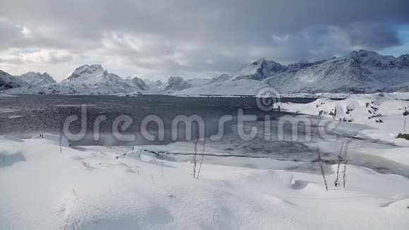 重云过冬湖快速运动视频的预览图