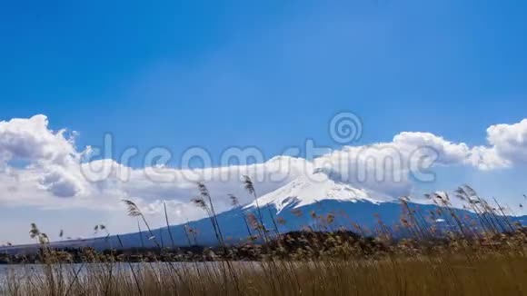 日本高谷美子富士山美景阳光明媚云动视频的预览图