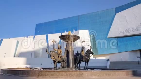 哈萨克斯坦共和国国家博物馆的喷泉萨克战士在阿斯塔纳的时间推移超移视频的预览图
