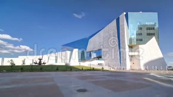 哈萨克斯坦共和国国家博物馆和阿斯塔纳的喷泉Sak战士延时超移视频的预览图