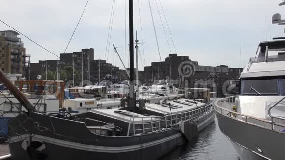 城市港湾游艇和船只视频的预览图