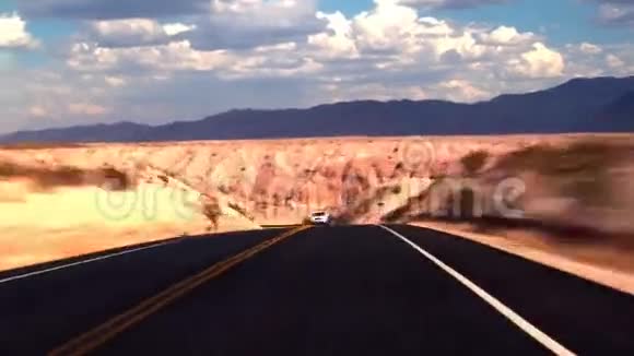 沙漠公路快速视频的预览图