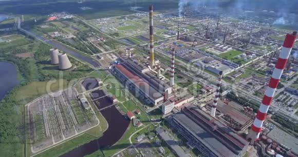 现代发电厂设施的空中景观视频的预览图