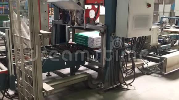 重厂陶瓷瓦生产现代输送线输送机瓷砖生产工厂视频的预览图