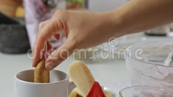 女人做饭视频的预览图