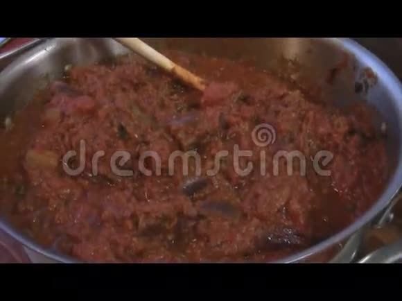 烹制新鲜番茄酱视频的预览图
