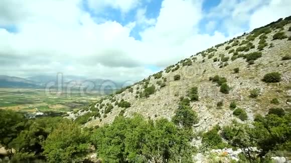 山地景观参观希腊的修道院和教堂视频的预览图