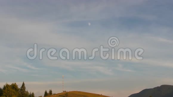 乡村环境与月光和平的乡村田野视频的预览图