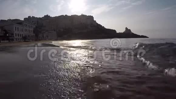 意大利斯普隆加放松海滩视频的预览图