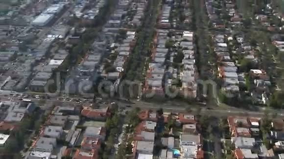 在洛杉矶空中盘旋的建筑视频的预览图