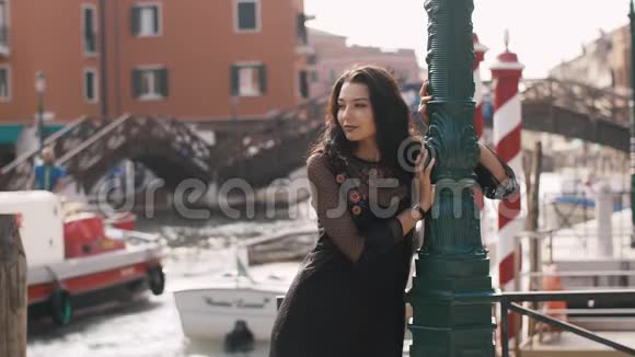 意大利威尼斯的浪漫情侣视频的预览图