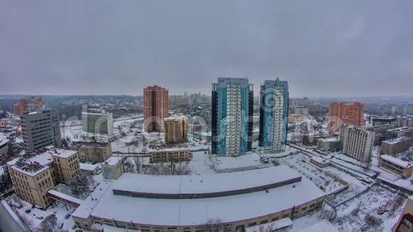 哈尔科夫市从白天到晚上都是冬季乌克兰视频的预览图