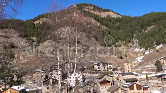 加泰罗尼亚安道尔拉维拉山村有perkkasnym山景视频的预览图