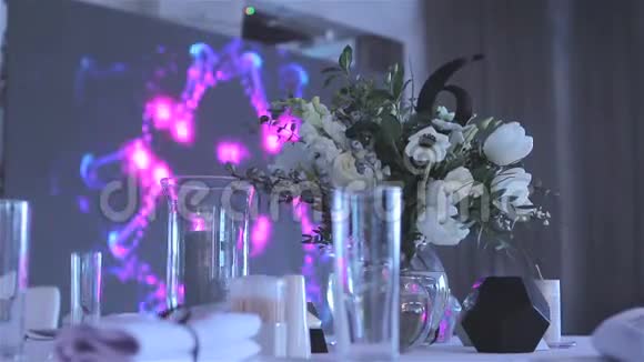 装饰宴会厅鲜花新鲜美丽眼镜新年假期视频的预览图