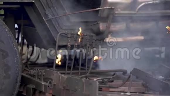 热回收机器在路上运行火灾视频的预览图