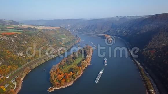 在巴查拉特附近的莱茵河谷上空飞行视频的预览图